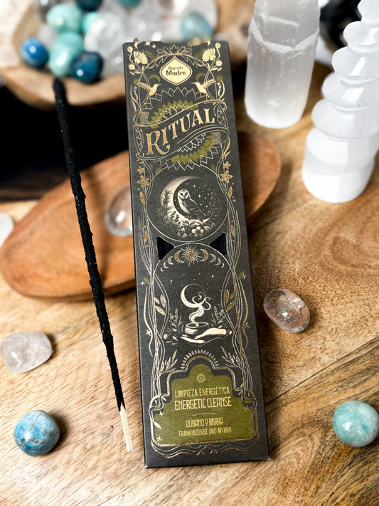 Ritual Räucherstäbchen energetische Reinigung