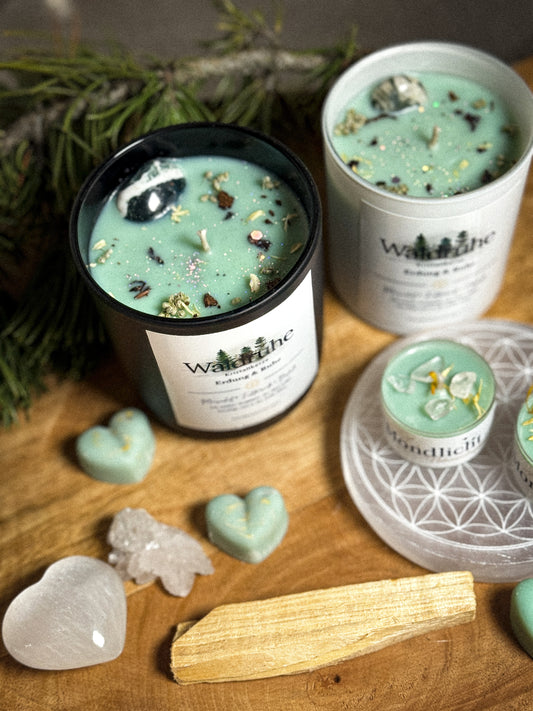 Kristallkerze „WALDRUHE“ mit Moosachat, Fichtenrinde, Beifuß & Jasminblüten