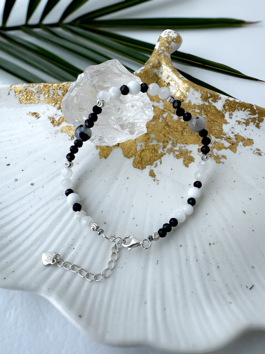 Armband „Seelenbalance“ mit Mondstein, Turmalin & weißer Onyx